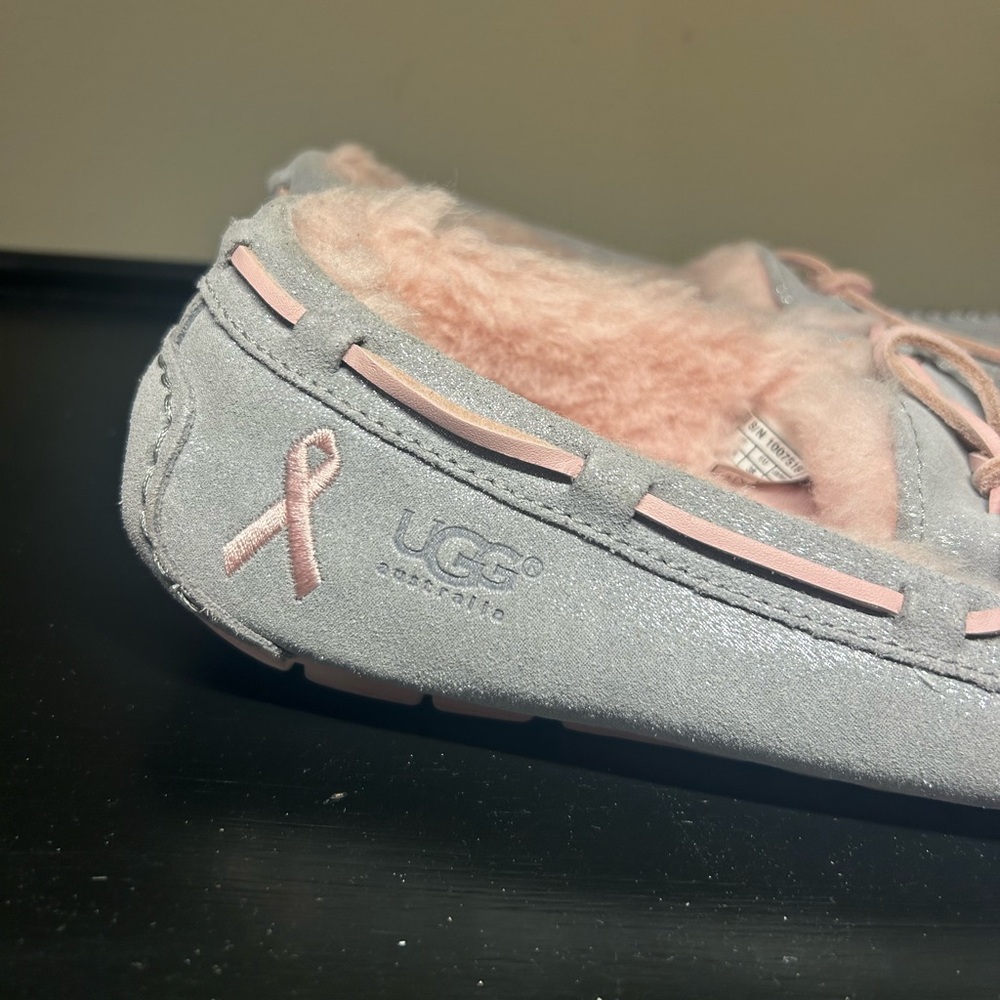 UGG DAKOTA SHINY CA GRAY PINK BREAST CANCER AWARENESS SHOE US SIZE 7